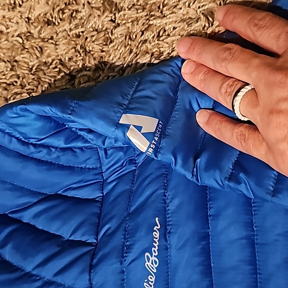 YOUTH Eddie Bauer-First Ascent-Cirrus Lite Down Jacket, Blue, Size 10 (Medium) - Picture 3 of 8